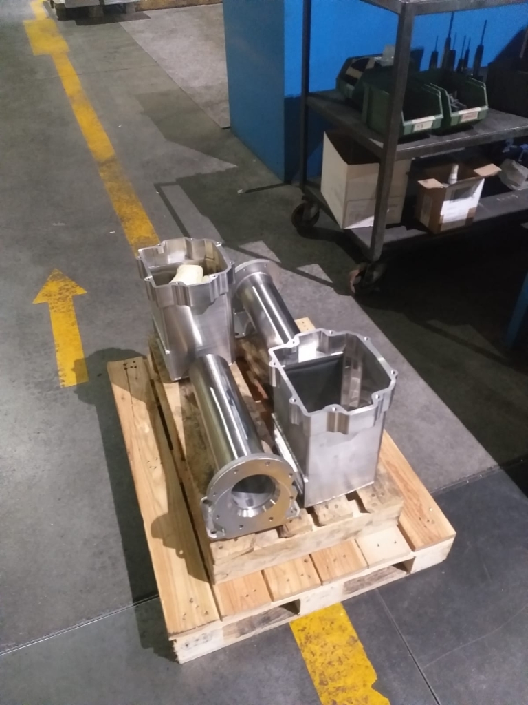 Mix di CNC e carpenteria per carter motore